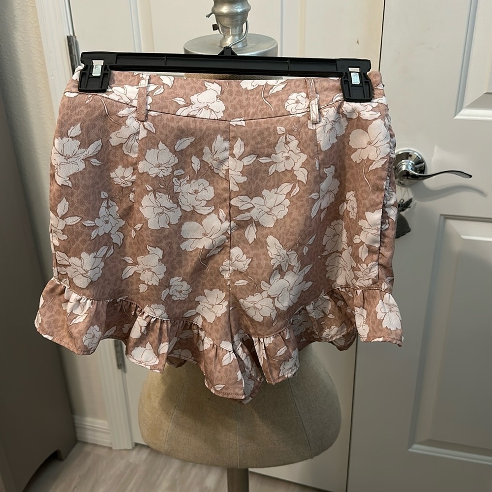 PAPER CRANE FLORAL RUFFLE SHORTS GUC SZ XS SPRING SUMMER